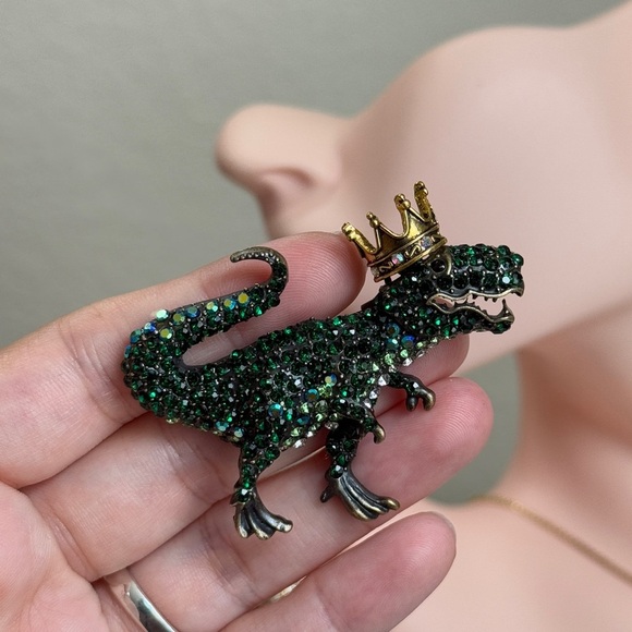 🦖⚜️ Green Dino Brooch with Gold Crown 👑 - Picture 5 of 7
